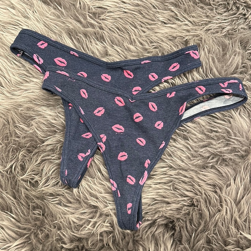 VS PINK Thongs
